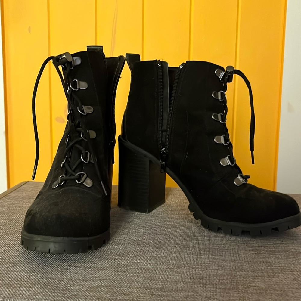 “Qupid” brand chunky black booties. Suede side zipper 3” heel
